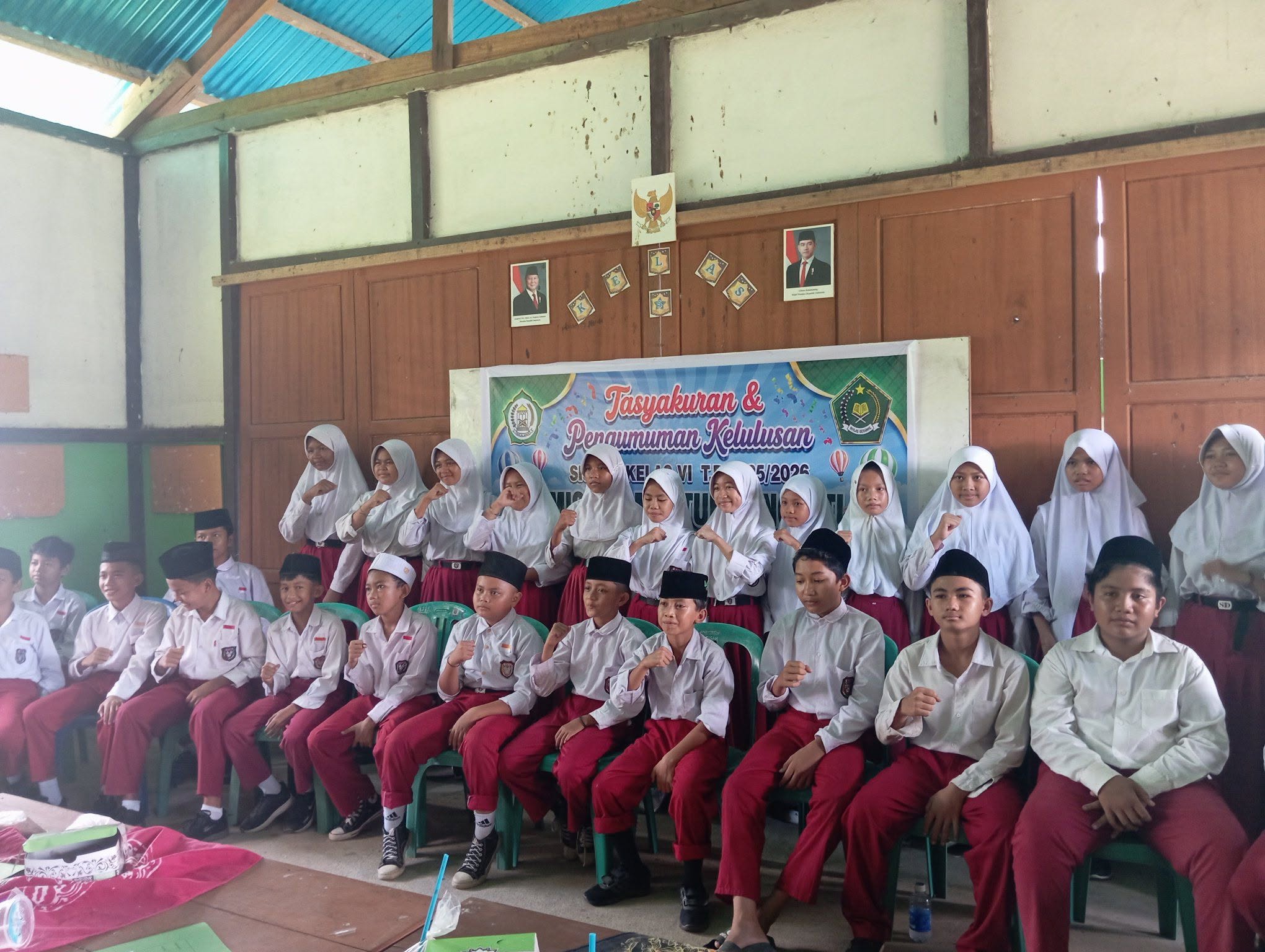 Siswa MI Al-Amin mengikuti kegiatan sekolah